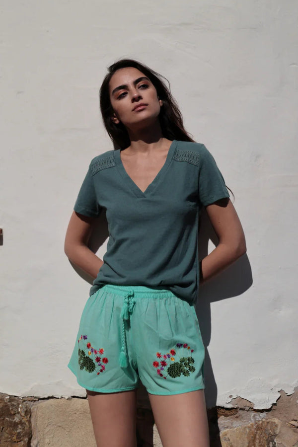 SHORTS WITH FLORAL EMBROIDERY